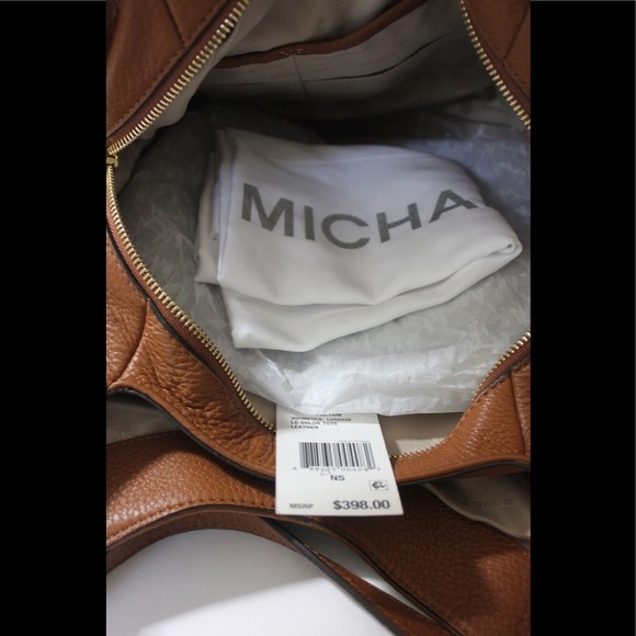 Michael Kors Fulton Large Soft Venus Shoulder Tote - Picture 4 of 6